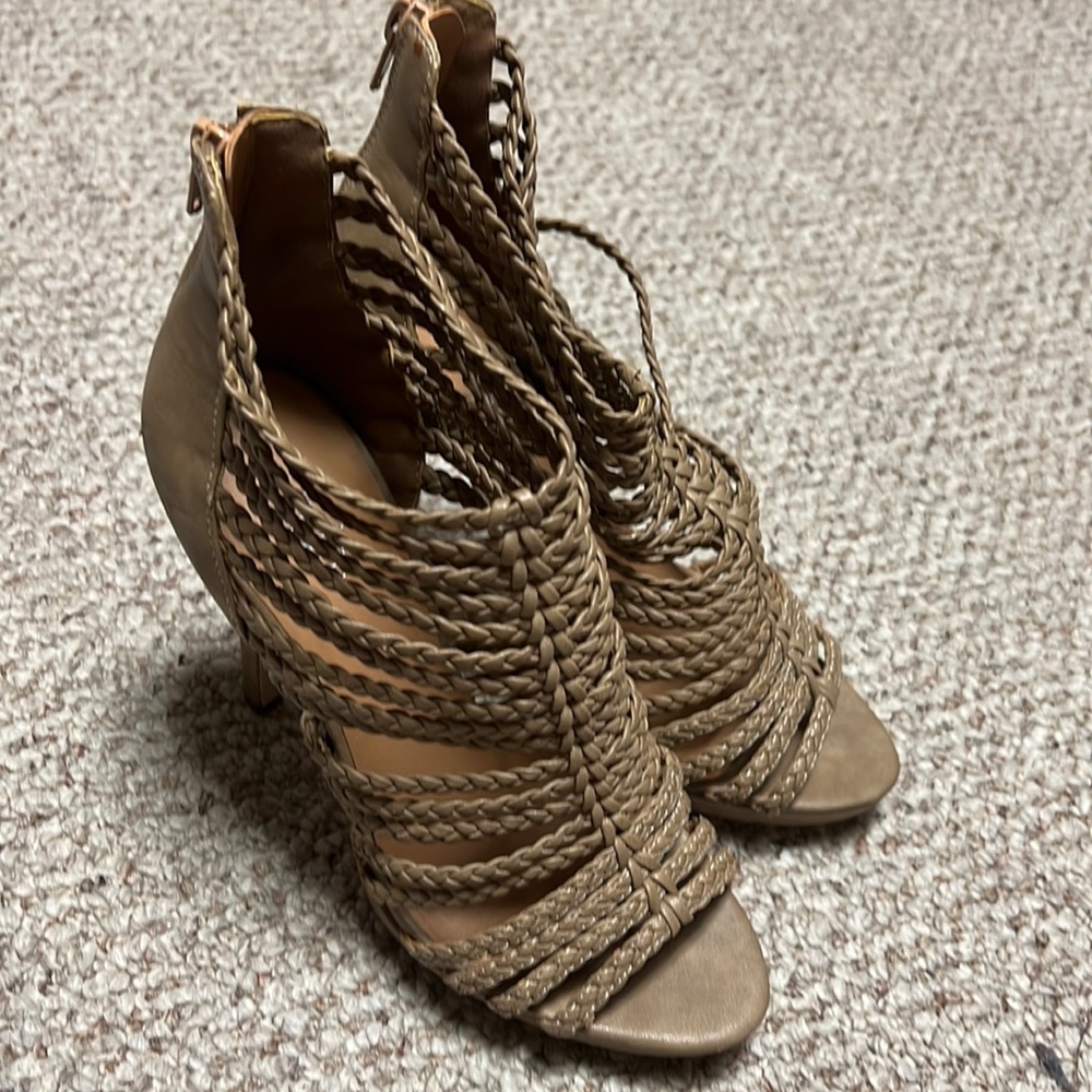Straps sandals